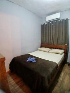 En eller flere senge i et værelse på BLUE HOUSE CONEXÃO ILHA GRANDE