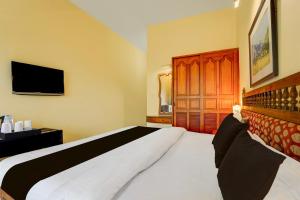 Giường trong phòng chung tại Super Collection O Kangarappady Formerly Cochin Residency