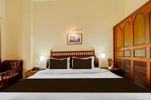 Giường trong phòng chung tại Super Collection O Kangarappady Formerly Cochin Residency