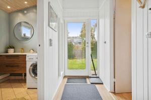 Fotografie z fotogalerie ubytování Lovely Bright Cottage Near Karrebæksminde v destinaci Karrebæksminde + 15 fotografií