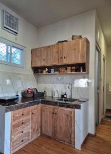 Kuchyň nebo kuchyňský kout v ubytování A Calm Spacious Cottage with Mount Agung View