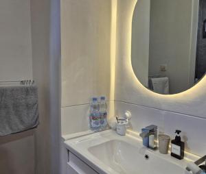 Koupelna v ubytování A Calm Spacious Cottage with Mount Agung View