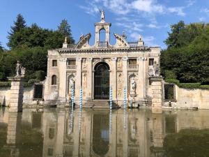Et lokalt vartegn tæt på lejligheden