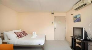 Et tv og/eller underholdning på SURANG MANSION