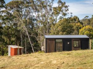 a house on a hill with a shed at Perrys North by Tiny Away in Forth