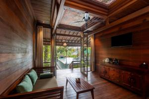 TV a/nebo společenská místnost v ubytování Emana Abian Taksu