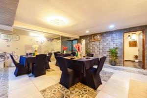 a restaurant with black tables and black chairs at Bnb Sakura , Golf Course Road in Gurgaon