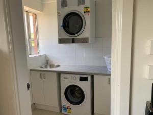 Fotografie z fotogalerie ubytování Stylish Renovated 2-bed Quiet, Cozy Wi-Fi v destinaci Hawker