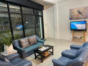 Et tv og/eller underholdning på ท่าบูรพาวิลล่า ที่พักพร้อมสระน้ำ ทั้งหลัง