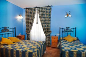 Postel nebo postele na pokoji v ubytování Antiguo Casino de los Arribes
