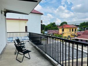 Balkón nebo terasa v ubytování KL 5KM MidValley Karaoke Bungalow38Pax 20Cars