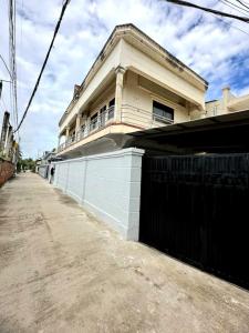 Bygningen som feriehuset ligger i