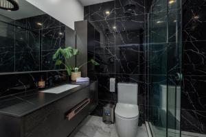 Et badeværelse på Paihia Hilltop Villa + 34 billeder