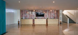 Vstupní hala nebo recepce v ubytování Occidental Sharjah Grand + 112 fotografií