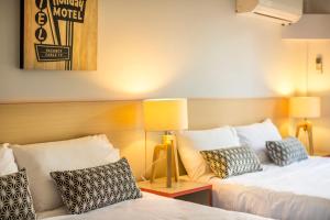 Postel nebo postele na pokoji v ubytování Burvale Hotel