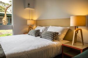 Postel nebo postele na pokoji v ubytování Burvale Hotel