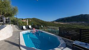 Swimmingpoolen hos eller tæt på Villa Klara - Makarska by Villas Guide