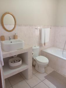 Koupelna v ubytování Starfish Cottage