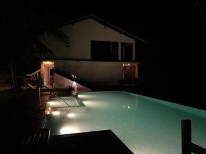 Hồ bơi trong/gần Kandy Neela Weralu