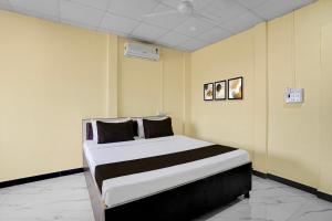 En eller flere senge i et værelse på Hotel O by OYO Chaitanya Lodging + 21 billeder