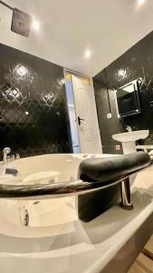 Phòng tắm tại Bleivoryy Home