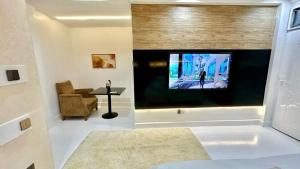 TV/trung tâm giải trí tại Bleivoryy Home +7 ảnh