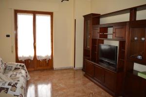 TV a/nebo společenská místnost v ubytování Homiday - Appartamento Sant'Agnese