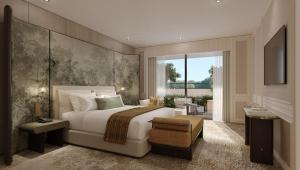 ein Schlafzimmer mit einem großen Bett und einem großen Fenster in der Unterkunft Taj Palace, Lucknow in Lucknow