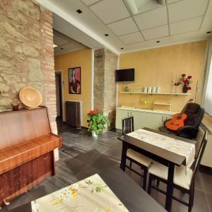 a living room with a table and a piano at Albergo Covili in Pavullo nel Frignano