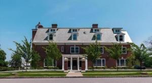 een groot rood huis met een wit dak bij The George Montclair in Montclair