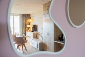 Posezení v ubytování Strandhotel Buren aan Zee