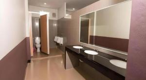 Et badeværelse på The Premium Residence + 138 billeder