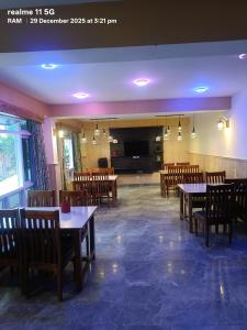 Nhà hàng/khu ăn uống khác tại Adhikari Homestay