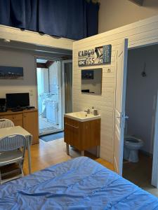 Kuchyň nebo kuchyňský kout v ubytování La Berguerie À Oléron