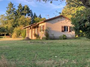 an old house in the middle of a field at Maison David in Le Buis