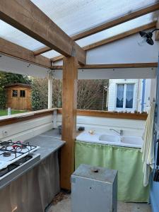 Kuchyň nebo kuchyňský kout v ubytování La Berguerie À Oléron