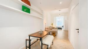 a living room with a table and a couch at Modern apartment near City Centre, Luna CasaMia in Mellet