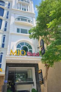 Facaden eller indgangen til Mio Hotel Vũng Tàu