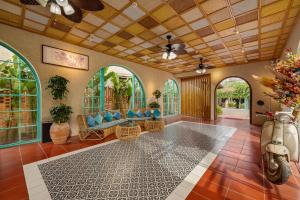 Hồ bơi trong/gần La ALBA An Bang Beach Villa