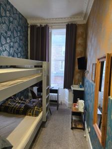 En eller flere senge i et værelse på IVY House + 24 billeder