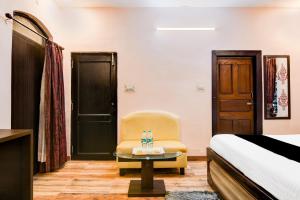 En eller flere senge i et værelse på Hotel O SPRINGWOODS HOSPITALITY