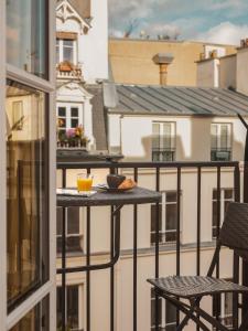 Ban công/sân hiên tại Handsome Hotel