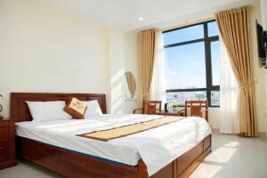 Postel nebo postele na pokoji v ubytování Thăng Long Hotel Thanh Hoá