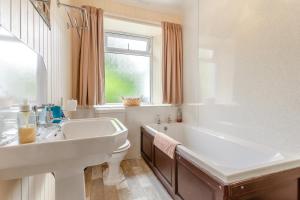 Koupelna v ubytování 3 Bed in Carbost oc-b32442 + 36 fotografií