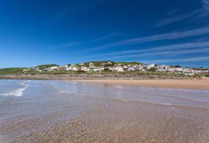 a beach with houses on top of a hill at 2 Bed in Woolacombe oc-s29622 in Woolacombe