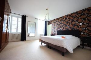 En eller flere senge i et værelse på Begous + 29 billeder