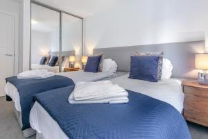 a bedroom with two beds with blue and white sheets at 2 Bed in Woolacombe oc-c29467 in Woolacombe