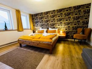 a bedroom with a bed and a brick wall at Harzer Bergstadthaus für Familien und Freunde in Sankt Andreasberg