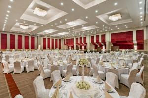 a large banquet hall with white tables and chairs at Grannos Thermal Hotel & Convention Center in Haymana