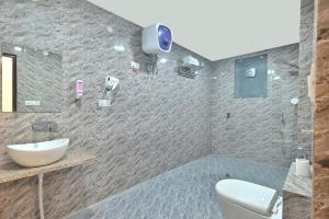 Et badeværelse på TrimHotel Grandview Jaipur + 40 billeder